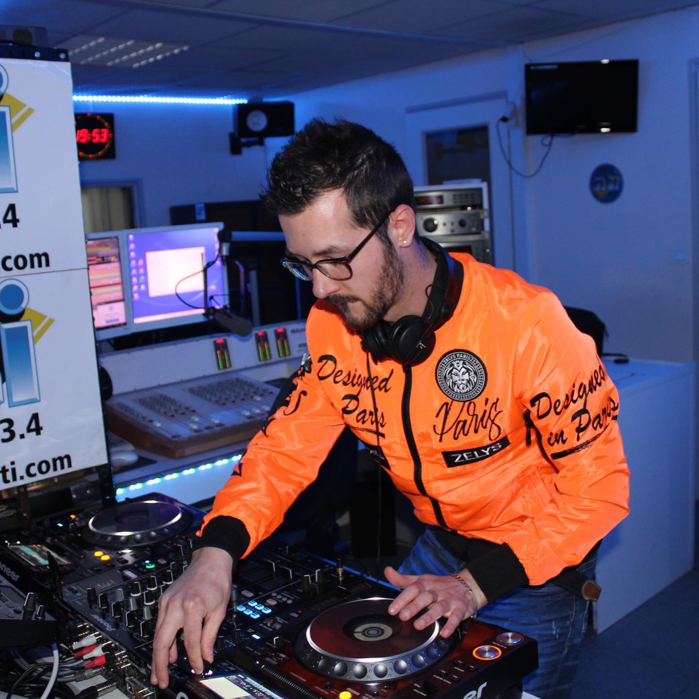 DJ defra - 04.jpg (185 KB)