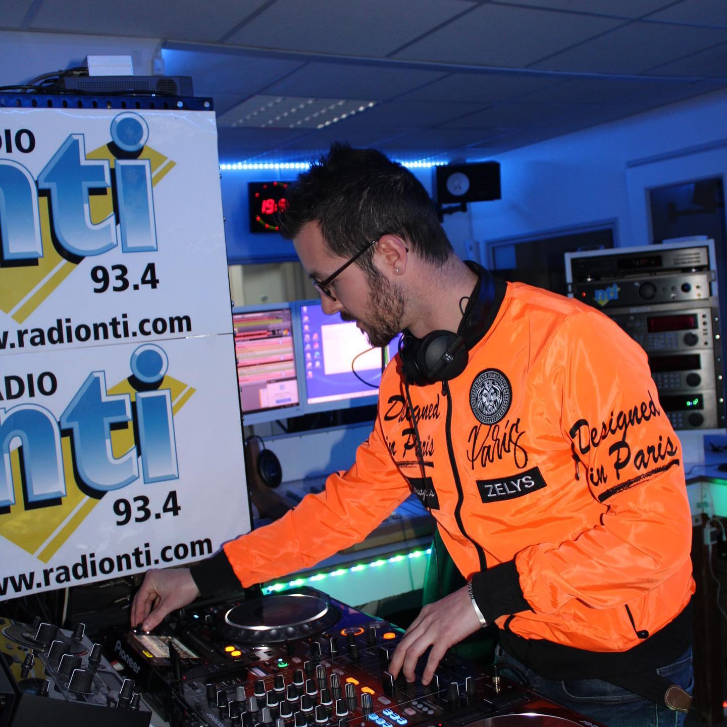 dj- defra-03.jpg (200 KB)