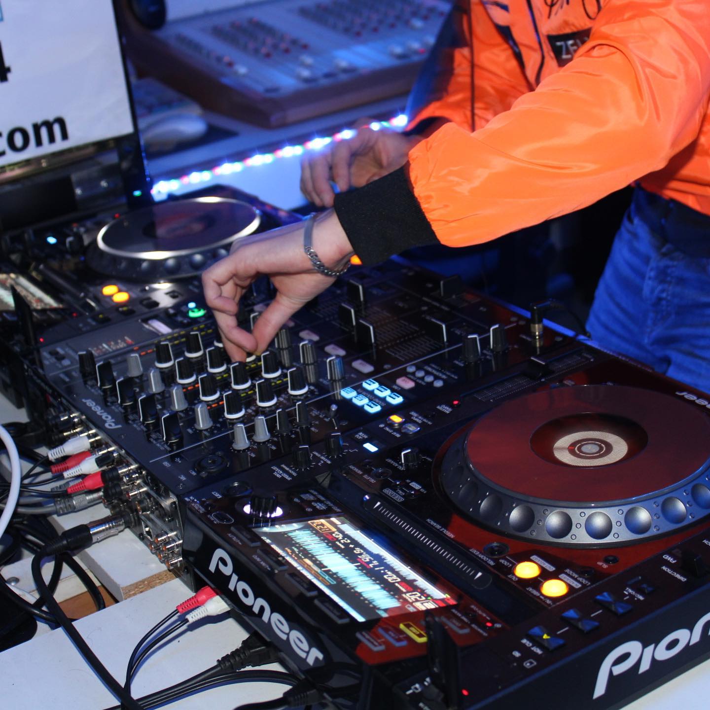 dj-defra - 07.jpg (197 KB)